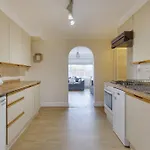 Modern 4 Bedroom House In Heathrow, London