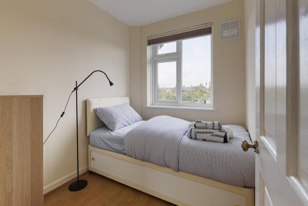 Modern 4 Bedroom House In Heathrow, London