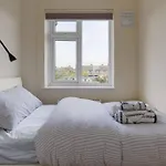 Modern 4 Bedroom House In Heathrow, London